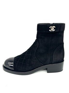 CHANEL 20K Suede Cap Toe Quilted CC Turnlock Flat Ankle Booties Boots
